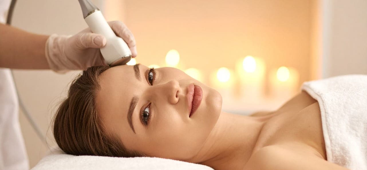 General physician consulting a patient in a modern clinic, friendly interaction, clean medical environment, professional healthcare setting, realistic lighting, no text in image